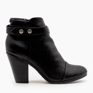 Breckelle’s Belted Chunky Stacked Heel Booties NIB